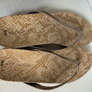 REVITALIGN Women's Beige Snake-Print Thong Sandals NEW